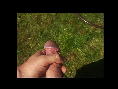 ❤️ Hottie si fa scopare a figa rosa è cums cun un squirt in un giardinu d'estate ️❌ Sessu à co.dreamypassionjourney.ru ❌❤