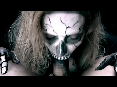 ❤️ Ragazza demonia chì succhia u cazzo cù a so bocca nera è ingoia cum. ️❌  Sessu à co.dreamypassionjourney.ru ❌❤